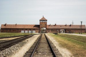 Entrada al campo de concentración de Auschwitz. Fotografía: Nick Perrone (Flickr CC)